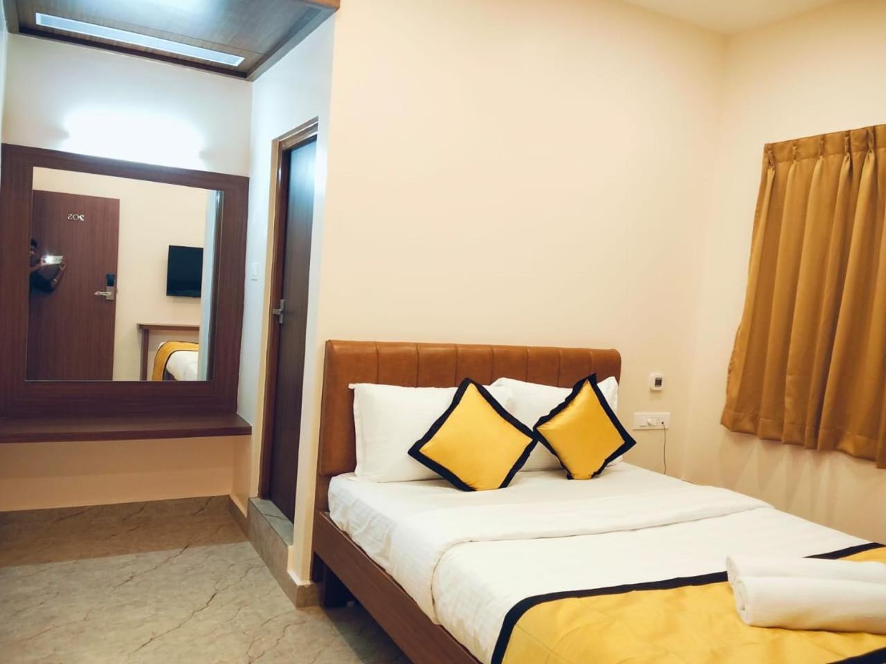Uj Pallazzio - Business Class Luxury Hotel Tiruvannāmalai Zewnętrze zdjęcie