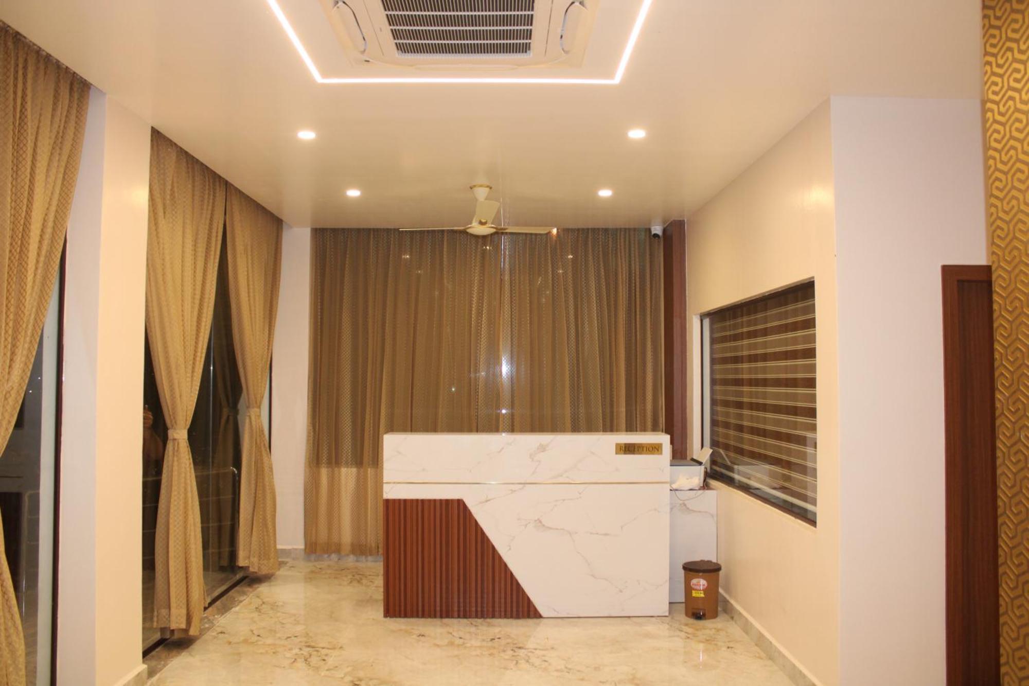 Uj Pallazzio - Business Class Luxury Hotel Tiruvannāmalai Zewnętrze zdjęcie