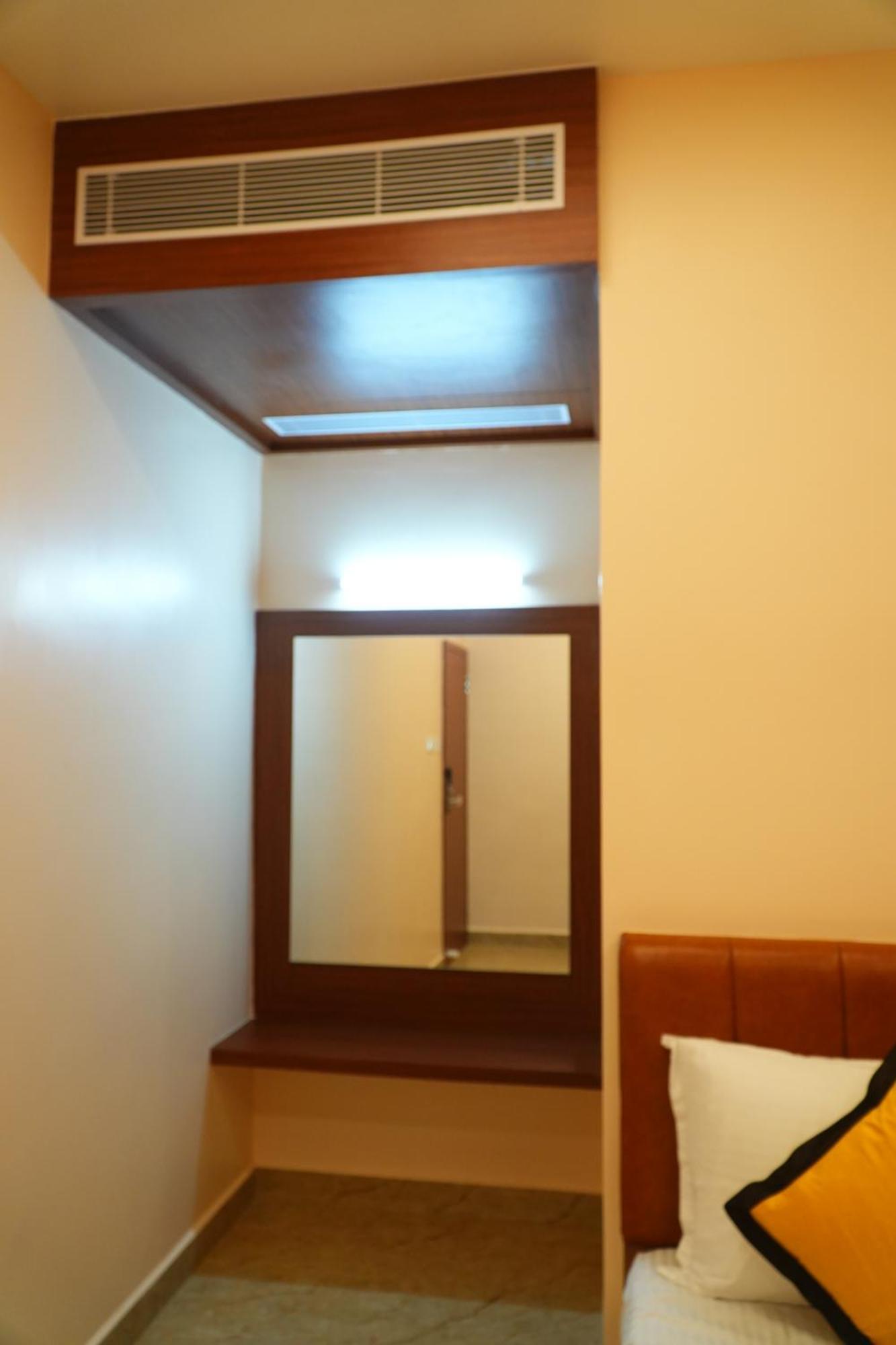 Uj Pallazzio - Business Class Luxury Hotel Tiruvannāmalai Zewnętrze zdjęcie